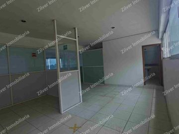 Bodega en renta con oficinas zona la maria