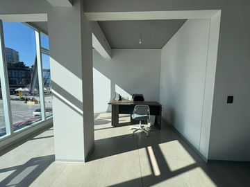 Bosques Montemar, oficina 36 M2, Planta Libre, 1 baño, estacionamiento