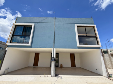 CASA EN VENTA UDLAP TIPO TOWNHOUSE