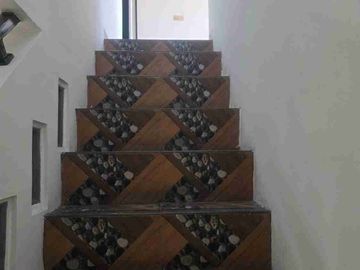 Di jual murah rmh 4 lantai Grand Poris cipondoh tangerang