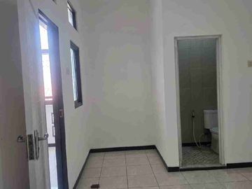 Di jual murah rmh 4 lantai Grand Poris cipondoh tangerang