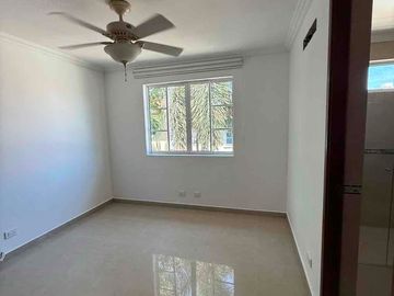 VENDO CASA SECTOR LA CASTELLANA