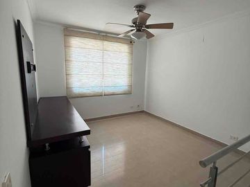 VENDO CASA SECTOR LA CASTELLANA