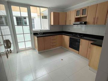 VENDO CASA SECTOR LA CASTELLANA