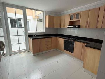 VENDO CASA SECTOR LA CASTELLANA