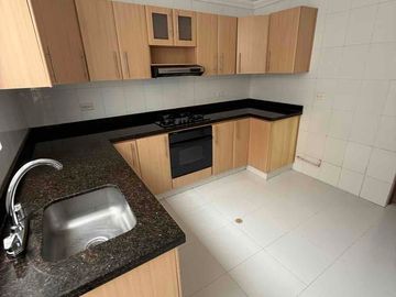 VENDO CASA SECTOR LA CASTELLANA