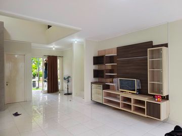 Disewa Rumah 4+1 Kamar Semi Furnished di Foresta BSD