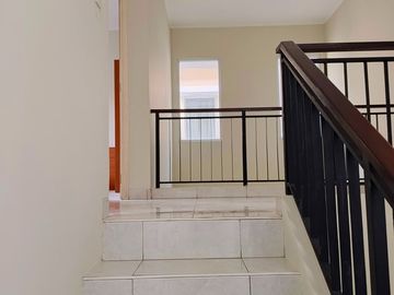Disewa Rumah 4+1 Kamar Semi Furnished di Foresta BSD