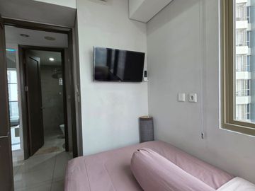Dijual Cepat Apartemen Taman Anggrek Residence 2 Kamar Furnish Cantik