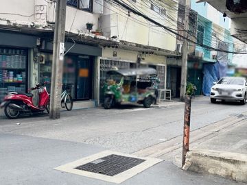 ขายอาคารพาณิชย์ ซ.จันทร์42แยก16 บางคอแหลม กรุงเทพมหานคร