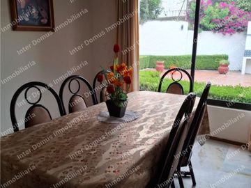 SE RENTA CASA DENTRO DEL RESIDENCIAL CLUB DE GOLF SAN CARLOS, METEPEC. 4 recámaras c/u con baño, se aceptan mascotas.