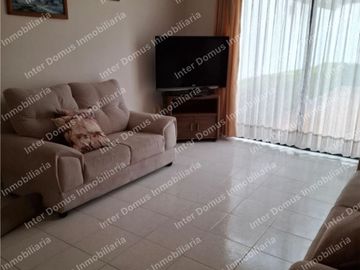 SE RENTA CASA DENTRO DEL RESIDENCIAL CLUB DE GOLF SAN CARLOS, METEPEC. 4 recámaras c/u con baño, se aceptan mascotas.