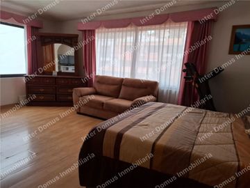 SE RENTA CASA DENTRO DEL RESIDENCIAL CLUB DE GOLF SAN CARLOS, METEPEC. 4 recámaras c/u con baño, se aceptan mascotas.