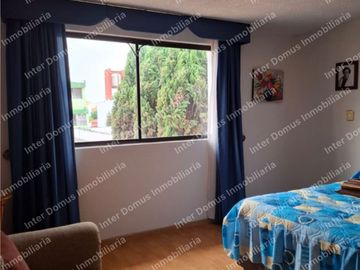 SE RENTA CASA DENTRO DEL RESIDENCIAL CLUB DE GOLF SAN CARLOS, METEPEC. 4 recámaras c/u con baño, se aceptan mascotas.