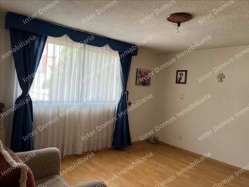 SE RENTA CASA DENTRO DEL RESIDENCIAL CLUB DE GOLF SAN CARLOS, METEPEC. 4 recámaras c/u con baño, se aceptan mascotas.