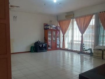Dijual rumah 2lantai cocok untuk kantor, usaha di raya puncak permai (MC)