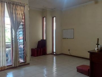 Dijual rumah 2lantai cocok untuk kantor, usaha di raya puncak permai (MC)