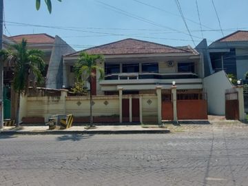 Dijual rumah 2lantai cocok untuk kantor, usaha di raya puncak permai (MC)