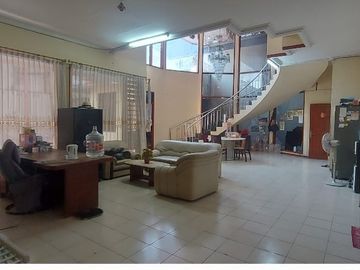 Dijual rumah 2lantai cocok untuk kantor, usaha di raya puncak permai (MC)
