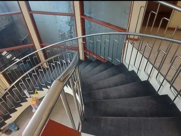 Dijual rumah 2lantai cocok untuk kantor, usaha di raya puncak permai (MC)