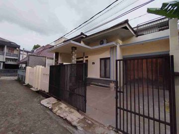 dijual rumah dalam perumahan di cilangkap