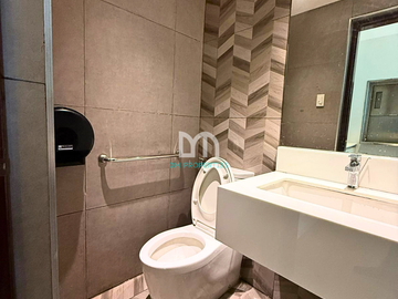 For Lease/Rent: 3-Storey Commercial Unit in 68 Roces, Quezon City