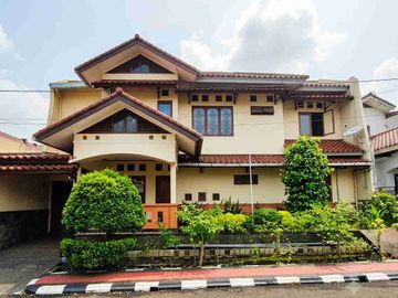 jual dan di sewakan rumah besar pesona khayangan margonda dekat mall margocity