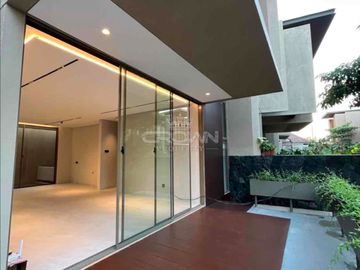 Rumah di Kemang Jakarta Selatan. Brand New dan SHM