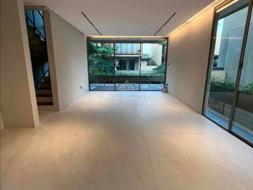 Rumah di Kemang Jakarta Selatan. Brand New dan SHM