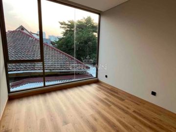 Rumah di Kemang Jakarta Selatan. Brand New dan SHM
