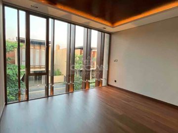 Rumah di Kemang Jakarta Selatan. Brand New dan SHM