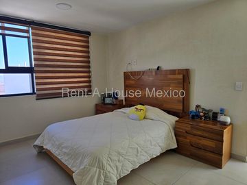 Casa en Venta en Zibatá con amplios espacios, diseño moderno y funcional, 3 rec, 3.5 baños, Sala TV, Oficina, Cocina con barra, Jardín privado 3 estac