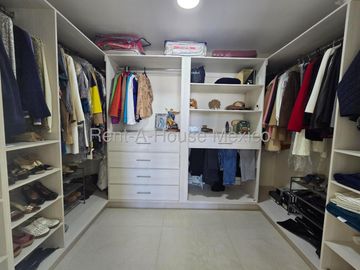 Casa en Venta en Zibatá con amplios espacios, diseño moderno y funcional, 3 rec, 3.5 baños, Sala TV, Oficina, Cocina con barra, Jardín privado 3 estac