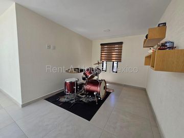 Casa en Venta en Zibatá con amplios espacios, diseño moderno y funcional, 3 rec, 3.5 baños, Sala TV, Oficina, Cocina con barra, Jardín privado 3 estac