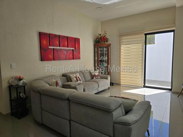 Casa en Venta en Zibatá con amplios espacios, diseño moderno y funcional, 3 rec, 3.5 baños, Sala TV, Oficina, Cocina con barra, Jardín privado 3 estac