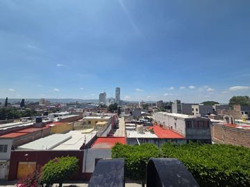 Oficinas en RENTA con terraza, estacionamiento para 5 autos y local comercial en el Centro-Pino Suárez