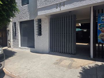 Oficinas en RENTA con terraza, estacionamiento para 5 autos y local comercial en el Centro-Pino Suárez