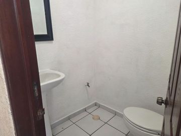Oficinas en RENTA con terraza, estacionamiento para 5 autos y local comercial en el Centro-Pino Suárez