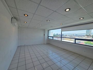 Oficinas en RENTA con terraza, estacionamiento para 5 autos y local comercial en el Centro-Pino Suárez