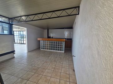 Oficinas en RENTA con terraza, estacionamiento para 5 autos y local comercial en el Centro-Pino Suárez
