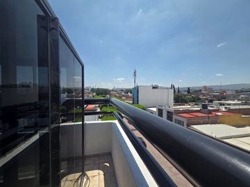 Oficinas en RENTA con terraza, estacionamiento para 5 autos y local comercial en el Centro-Pino Suárez