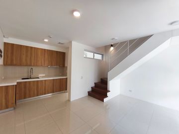 14M- FOR SALE 3 STOREY TOWNHOUSE w/ 3 BEDROOMS, LOCATED IN PROJECT 4 QUEZON CITY