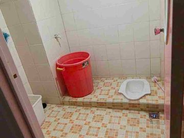 DISEWAKAN 2 RUKO GANDENG EKS KLINIK KECANTIKAN