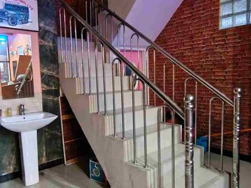 DISEWAKAN 2 RUKO GANDENG EKS KLINIK KECANTIKAN