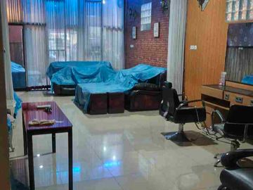 DISEWAKAN 2 RUKO GANDENG EKS KLINIK KECANTIKAN