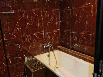 DISEWAKAN 2 RUKO GANDENG EKS KLINIK KECANTIKAN