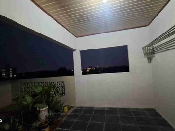 Dijual rumah 3 lantai,  dijl. mini 1 bambu apus jakarta timur