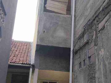 Dijual rumah 3 lantai,  dijl. mini 1 bambu apus jakarta timur