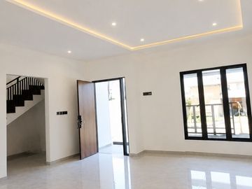 Dijual Rumah Baru 2 Lantai Siap Huni Minimalis Lokasi di Komplek Setraduta Bandung