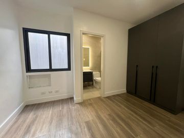 3 Storey Townhouse in Project 8 Congressional Road near Tandang Sora and Mindanao Ave. Quezon City SD
